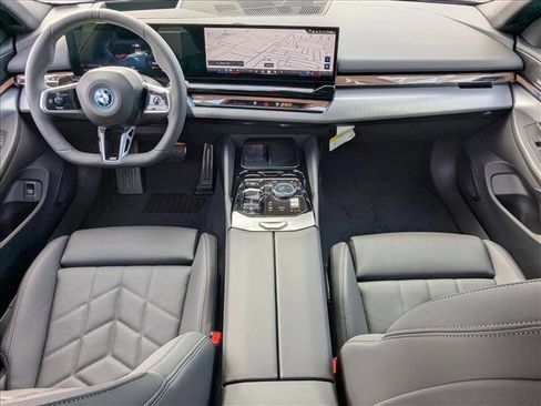 Used 2025 BMW i5 eDrive40i w/ M Sport Package image 14
