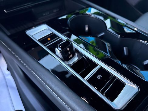 Used 2025 Volkswagen Atlas Cross Sport SE image 26