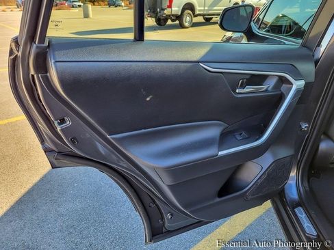 Used 2021 Toyota RAV4 XLE image 25