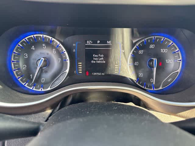 Used 2018 Chrysler Pacifica Touring-L w/ Premium Audio Group FWD image 15