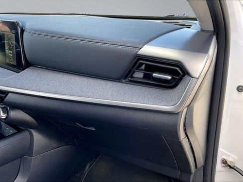 Certified 2025 Nissan Kicks SV FWD image 19