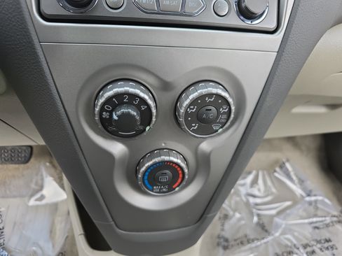 Used 2012 Toyota Yaris Sedan image 21