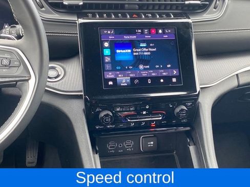 Used 2023 Jeep Grand Cherokee L Laredo image 8