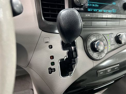 Used 2011 Toyota Sienna LE image 16