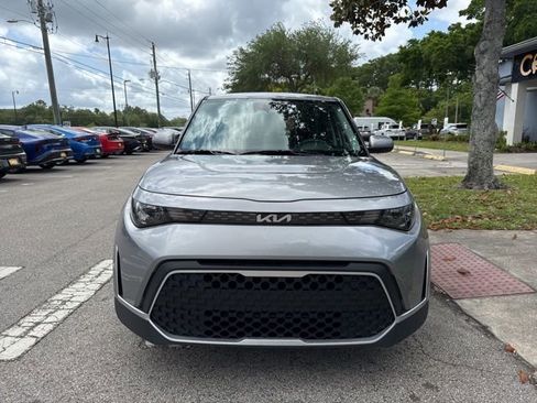 Used 2025 Kia Soul LX w/ LX Technology Package FWD image 3