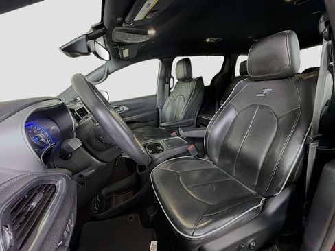 Used 2019 Chrysler Pacifica Limited w/ Advanced Safetytec Group FWD image 10