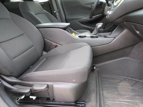 Used 2025 Chevrolet Malibu RS w/ LPO, Floor Liner Package image 10