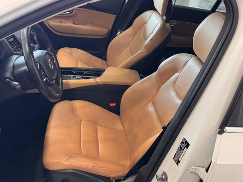 Used 2016 Volvo XC90 T6 Momentum w/ Momentum Plus Package AWD/4WD image 33