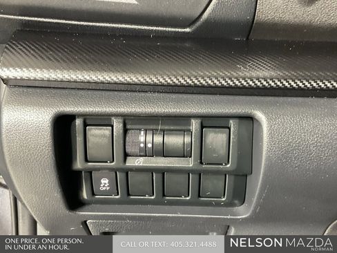 Used 2018 Subaru Crosstrek 2.0i Premium image 40