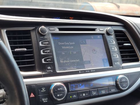 Used 2018 Toyota Highlander Limited Platinum AWD/4WD image 13