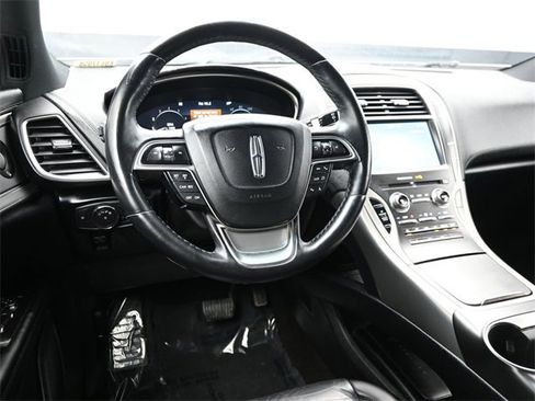 Used 2019 Lincoln Nautilus Select image 17