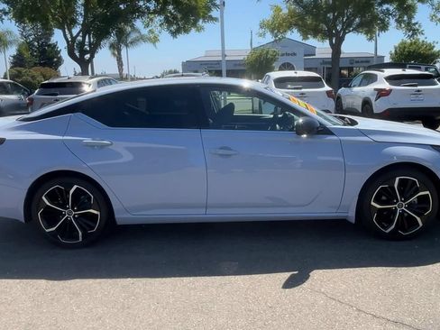 Used 2023 Nissan Altima 2.5 SR w/ SR Premium Package FWD image 8