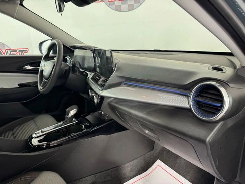 Used 2025 Chevrolet Trax LT image 12