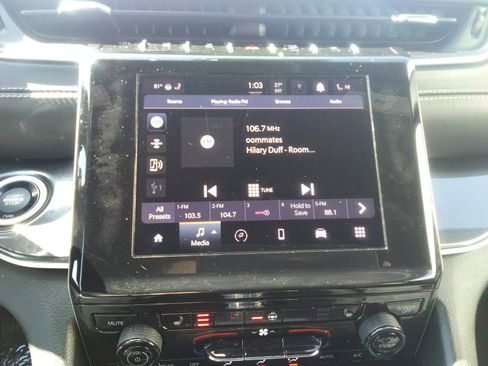 Used 2023 Jeep Grand Cherokee L Laredo image 27