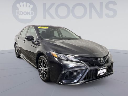 Used 2023 Toyota Camry SE FWD image 2