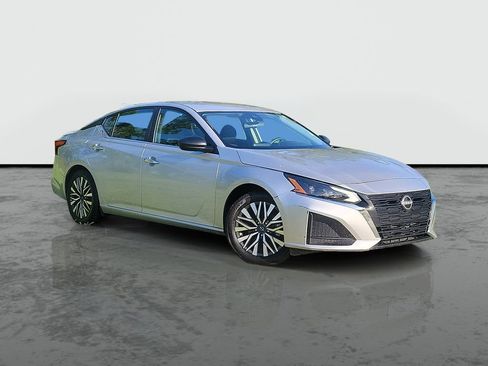 Used 2024 Nissan Altima 2.5 SV FWD image 1