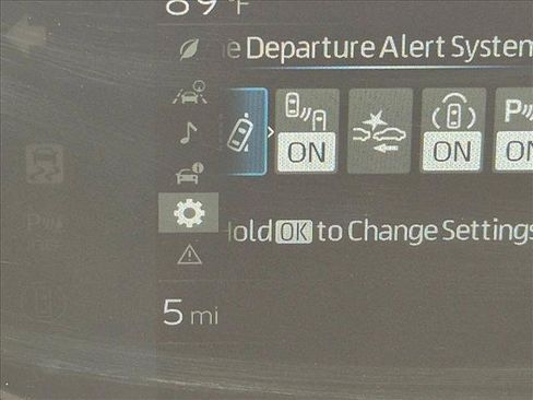 New 2027 Toyota Prius LE FWD image 11