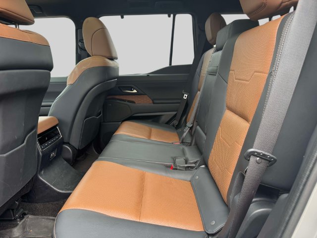 Used 2024 Lexus GX 550 w/ Accessory Package (2T) AWD/4WD image 15