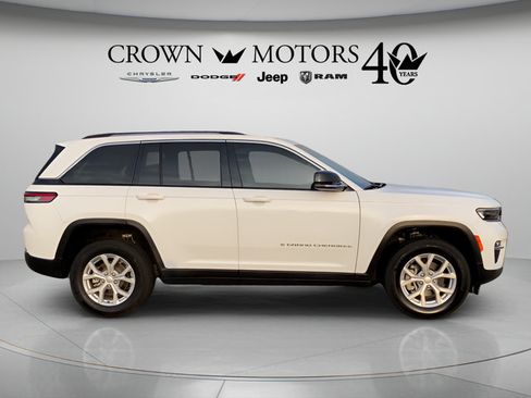 Used 2023 Jeep Grand Cherokee Limited AWD/4WD image 4