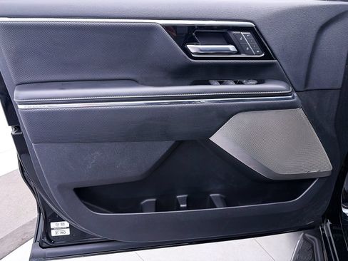 Used 2025 GMC Sierra EV Denali AWD/4WD image 19