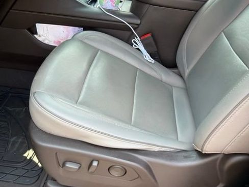 Used 2021 GMC Yukon XL SLT w/ SLT Premium Package RWD image 8