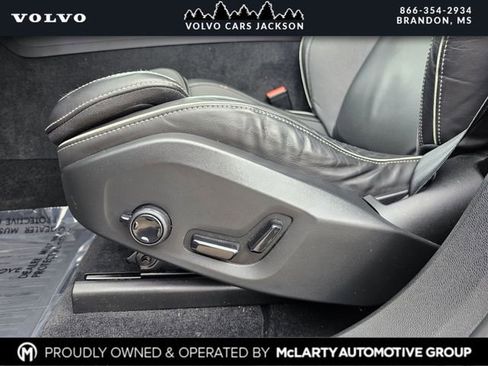 Used 2022 Volvo XC60 B5 R-Design image 14