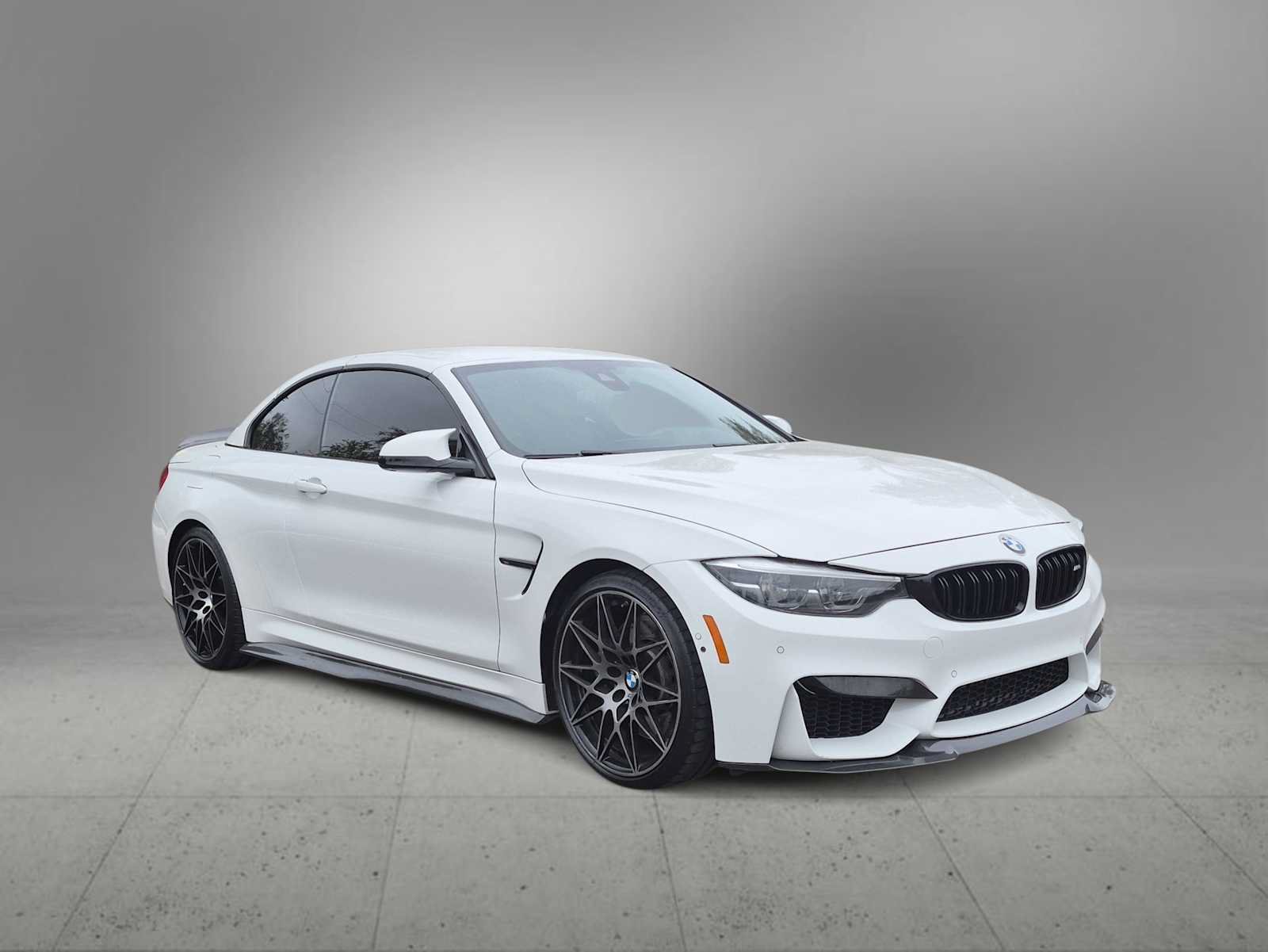 Used 2018 BMW M4 Convertible RWD image 2
