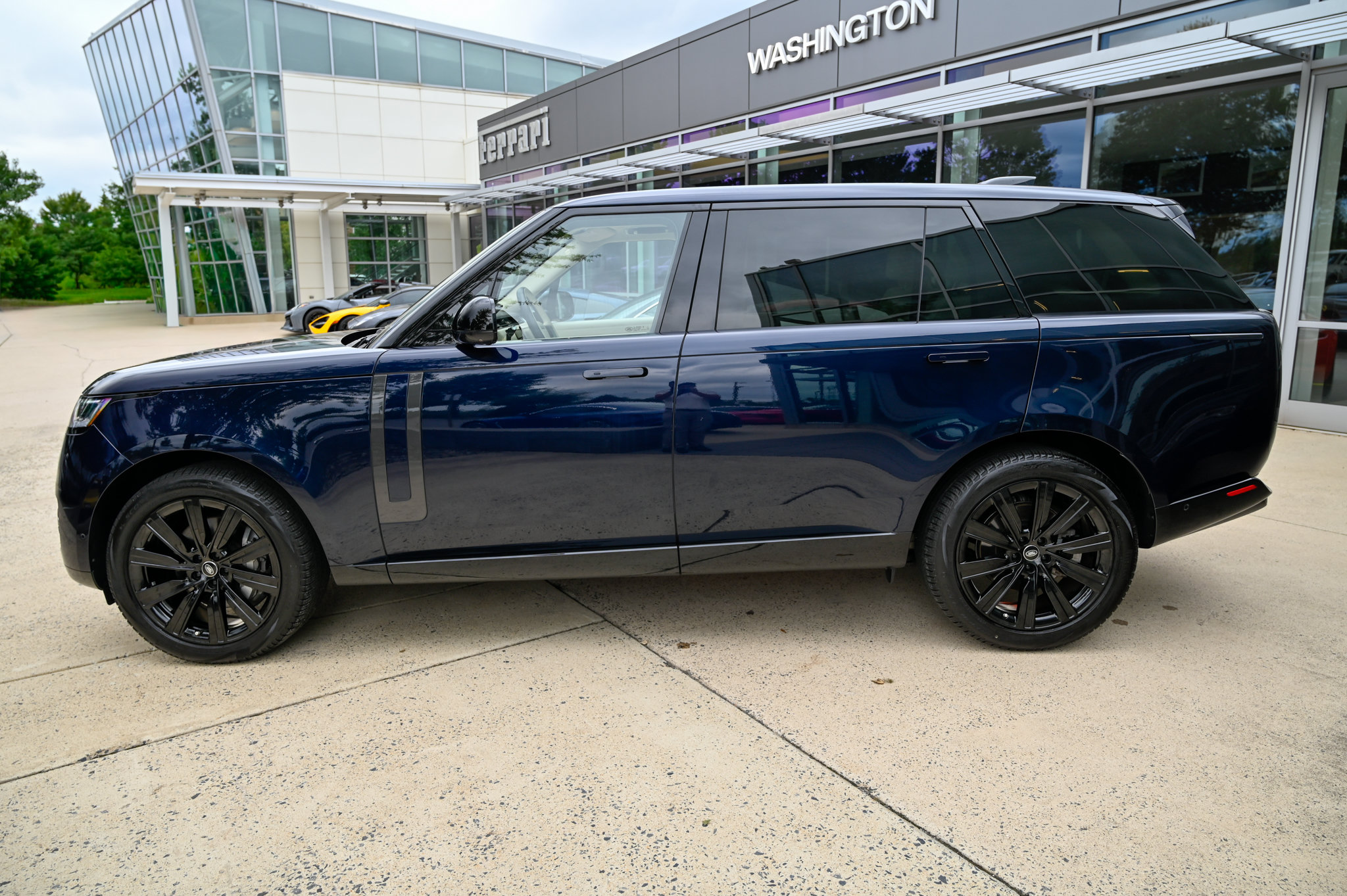 Used 2023 Land Rover Range Rover Long Wheelbase SE AWD/4WD image 7