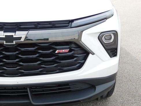 Used 2025 Chevrolet TrailBlazer RS w/ Convenience Package AWD/4WD image 9