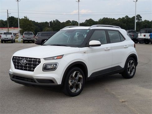 Used 2024 Hyundai Venue SEL image 7