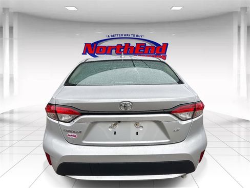 Used 2022 Toyota Corolla LE image 4
