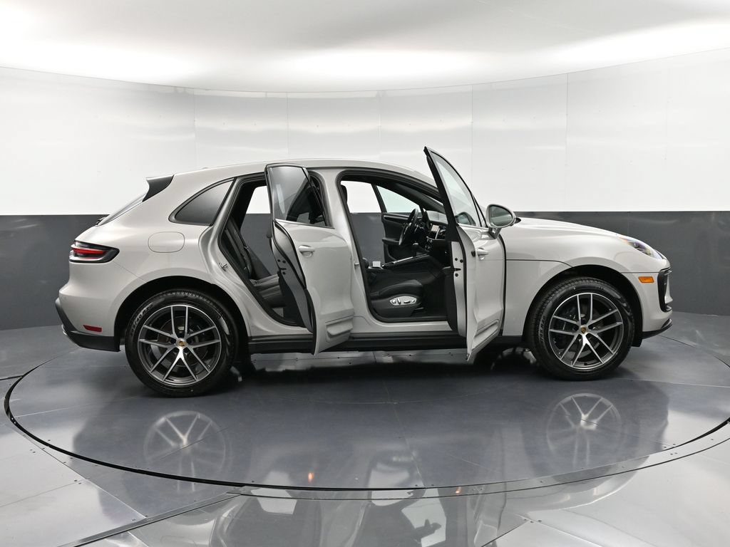 Certified 2026 Porsche Macan AWD/4WD image 36