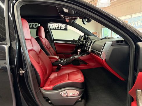 Used 2014 Porsche Cayenne GTS AWD/4WD image 34