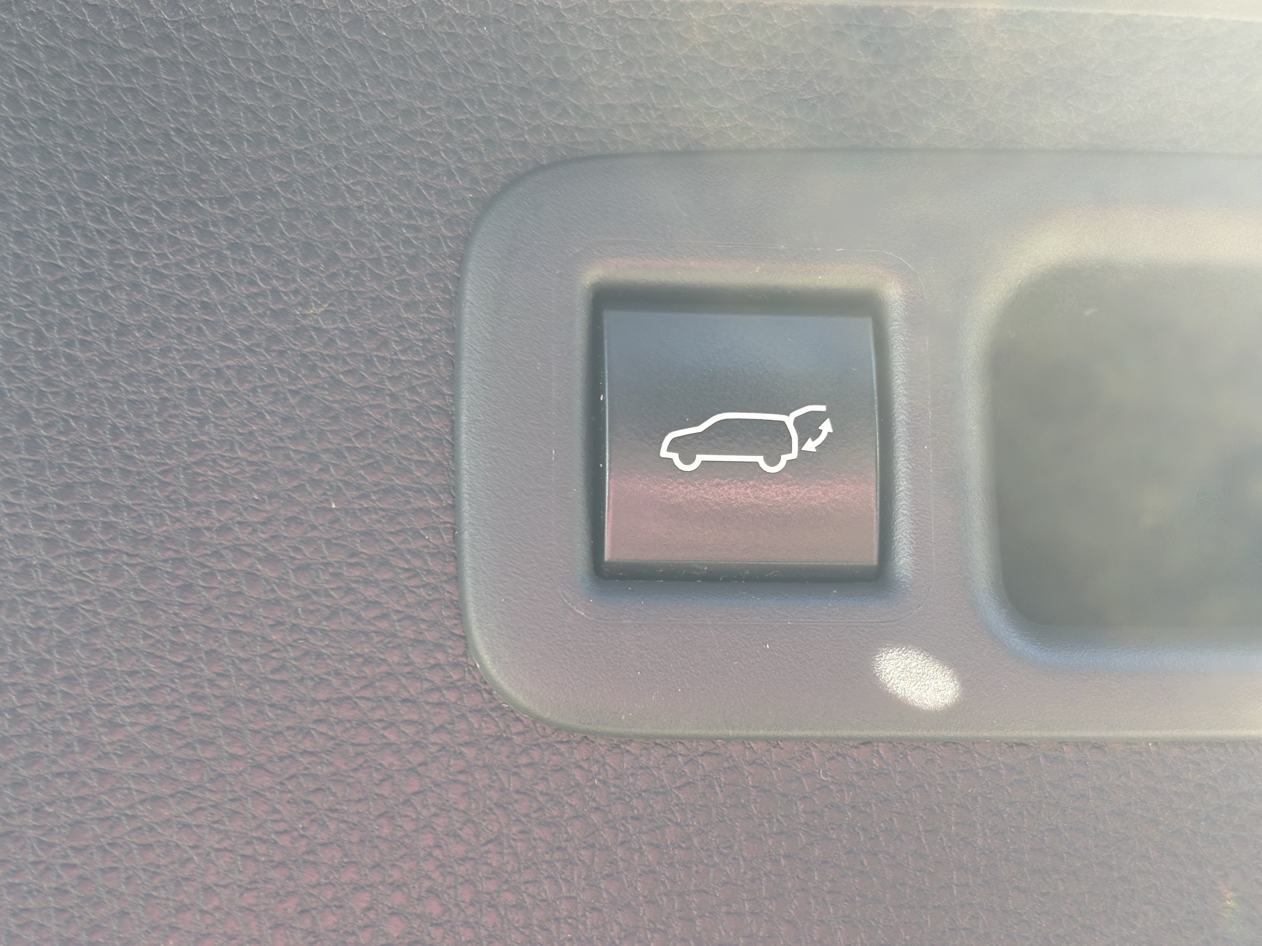 Used 2022 Toyota Highlander LE FWD image 10