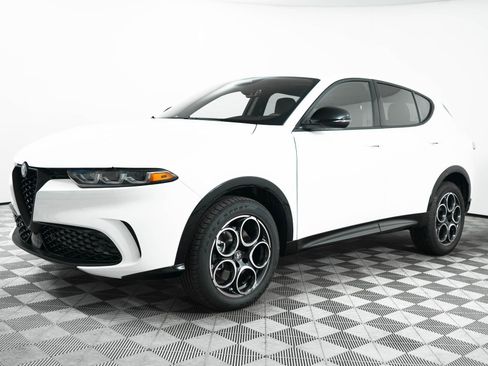 New 2025 Alfa Romeo Tonale AWD/4WD image 3