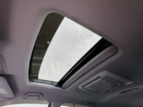 Used 2016 Honda Pilot Touring image 32