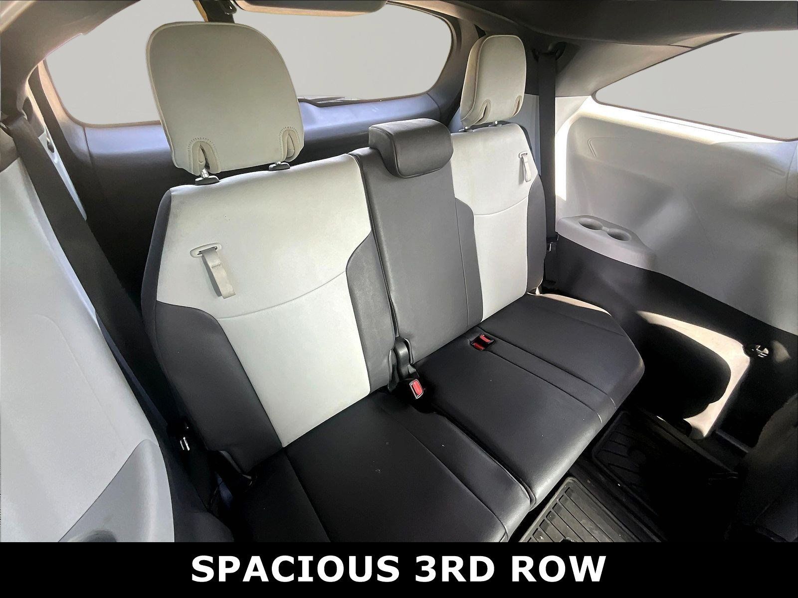 Used 2023 Toyota Sienna XSE FWD image 4