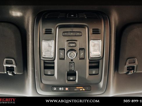 Used 2023 GMC Yukon XL Denali Ultimate AWD/4WD image 37