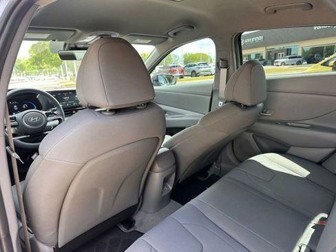 Used 2026 Hyundai Elantra SE FWD image 12