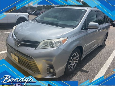 Used 2018 Toyota Sienna XLE FWD image 1