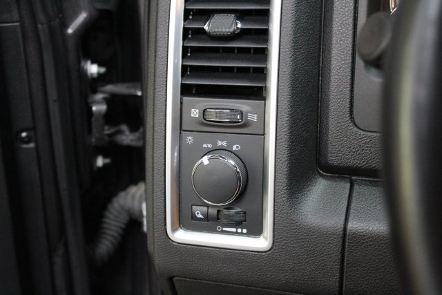 Used 2024 RAM 1500 Warlock AWD/4WD image 15
