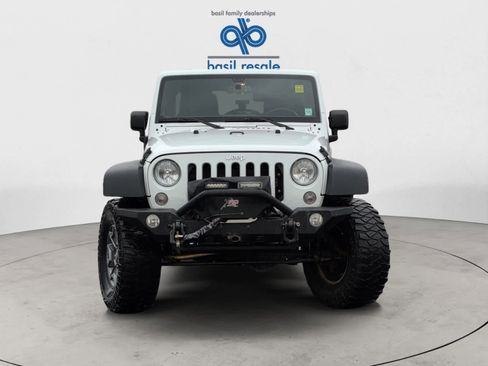 Used 2018 Jeep Wrangler Unlimited Rubicon w/ Cold Weather Group image 9
