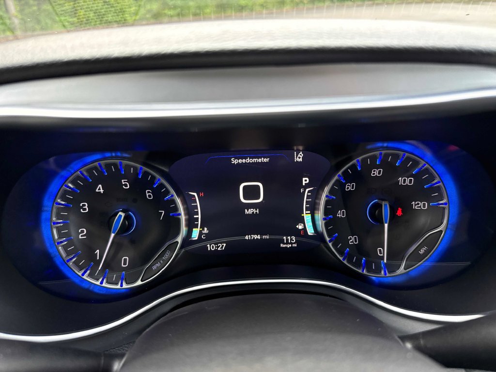 Used 2025 Chrysler Pacifica Limited FWD image 17