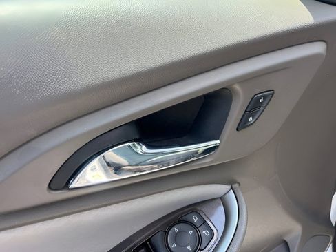 Used 2022 Chevrolet Malibu LT FWD image 17