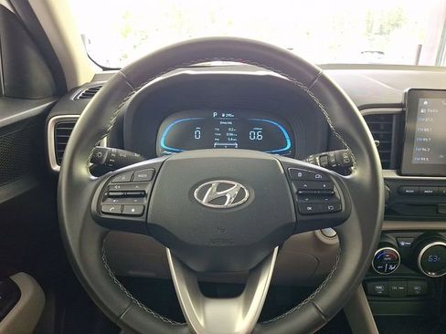 Certified 2025 Hyundai Venue SEL FWD image 27