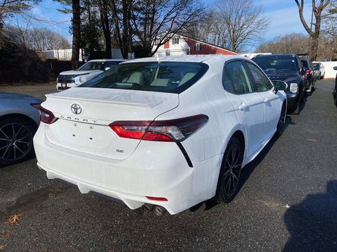 Used 2023 Toyota Camry SE image 5
