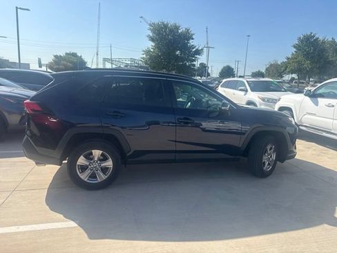 Used 2022 Toyota RAV4 XLE w/ Convenience Package FWD image 3