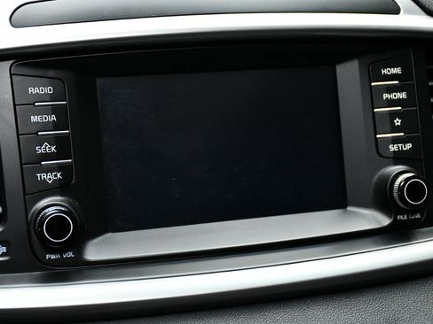 Used 2019 Kia Sorento LX image 24