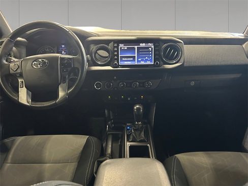 Used 2020 Toyota Tacoma TRD Off-Road w/ Technology Package image 12