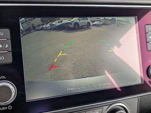 Used 2024 Nissan Leaf S image 20